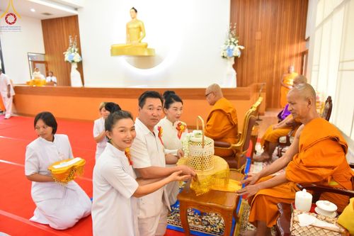 ภาพ No.132456:พิธีถวายมหาสังฆทานจันทบุรี 132 วัด บูชาธรรม 80 ปี หลวงพ่อธัมมชโย วันจันทร์ที่ 25 มีนาคม พ.ศ. 2567 ณ ศูนย์ปฏิบัติธรรมจันทบุรี