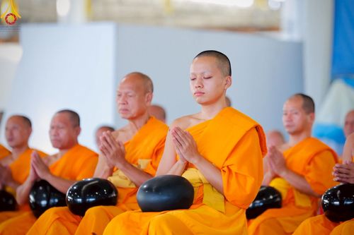 ภาพ No.221961:วันที่ 4 พฤษภาคม พ.ศ. 2568 พิธีตักบาตร เนื่องในวันอาทิตย์ต้นเดือน ณ บ้านแก้วเรือนทองคุณยายฯ วัดพระธรรมกาย