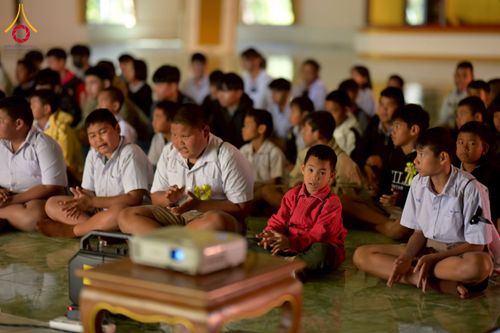 ภาพ No.274847:วันที่ 28 พฤศจิกายน พ.ศ. 2568 รวมพลังเด็กดี V-Star ผู้นำฟื้นฟูศีลธรรมโลก ประจำปี 2568 จังหวัดอุบลราชธานี ณ วัดป่าอุบลแก้ว อ.วารินชำราบ จ.อุบลราชธานี