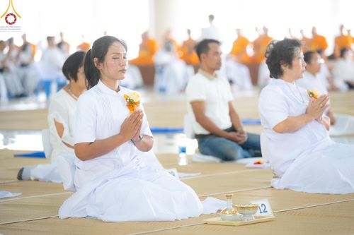 ภาพ No.208350:พิธีสวดพระพุทธมนต์ และถวายภัตตาหารเมนูสวรรค์แด่พระภิกษุ สามเณร วันที่ 15 กุมภาพันธ์ พ.ศ. 2568 ณ หอฉันคุณยายอาจารย์ฯ วัดพระธรรมกาย