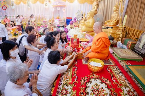 ภาพ No.164642:พิธีทอดกฐิน ณ วัดพูนพิมลราช อ.บางบัวทอง จ.นนทบุรี ในโครงการกฐินสามัคคีทั่วไทย 30,000 วัด บูชาธรรม 80 ปี หลวงพ่อธัมมชโย โดยคณะศิษยานุศิษย์วัดพระธรรมกาย วันที่ 20 ตุลาคม พ.ศ. 2567