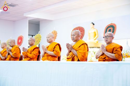 ภาพ No.276001:วันที่ 5 ธันวาคม พ.ศ. 2568 พสกนิกรอำเภอคลองหลวง พร้อมใจบำเพ็ญกุศลอุทิศถวาย “ในหลวงรัชกาลที่ 9” น้อมรำลึกในพระมหากรุณาธิคุณ เนื่องในวันคล้ายวันพระบรมราชสมภพ วันชาติ และวันพ่อแห่งชาติ ณ อาคารปลูกศรัทธา 2 วัดพระธรรมกาย อำเภอคลองหลวง จังหวัดปทุมธานี