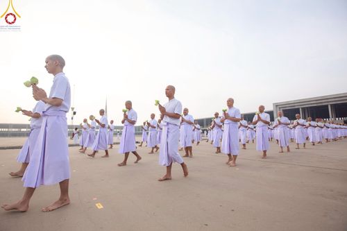 ภาพ No.216936:วันเสาร์ที่ 12 เมษายน พ.ศ. 2568 พิธีเวียนประทักษิณรอบพระมหาธรรมกายเจดีย์  พิธีวันทาเจดีย์ พิธีขอขมาและมอบผ้าไตร ในโครงการอุปสมบทหมู่ บูชาธรรมหลวงพ่อธัมมชโย, โครงการธรรมทายาท ระดับอุดมศึกษา รุ่นที่ 52 ,  โครงการบวชพระนานาชาติ AEC & WAB CEO รุ่นที่ 4 , ณ ว