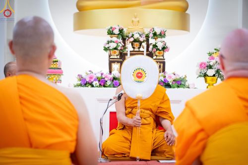 ภาพ No.144993:พิธีบรรพชา และอุปสมบท ธรรมทายาท โดยมี พระเดชพระคุณพระธรรมรัตนาภรณ์ เป็นพระอุปัชฌาย์ ยังความปลื้มปิติใจให้แก่ผู้ปกครอง และคณะญาติมิตร ณ วัดพระธรรมกายนิวเจอร์ซี  ประเทศสหรัฐอเมริกา