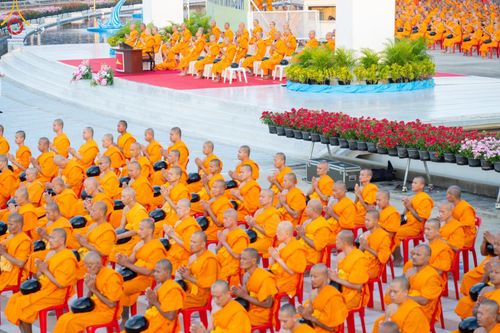 ภาพ No.187728:พิธีตักบาตรฉลองพระใหม่ ต้อนรับพุทธศักราช 2568 ณ ลานธรรมพระมหาธรรมกายเจดีย์ วัดพระธรรมกาย จ.ปทุมธานี วันที่ 1 มกราคม พ.ศ. 2568