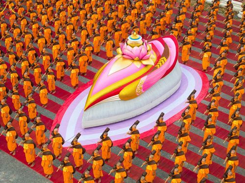 ภาพ No.127937:คณะพระธรรมยาตราฯ ปฎิบัติธรรมและถ่ายภาพหมู่ประวัติศาสตร์ ณ ลานหน้าพระปรางค์สามยอด วัดโคกสมานคุณ อ.หาดใหญ่ จ.สงขลา วันเสาร์ที่ 9 มีนาคม พ.ศ. 2567