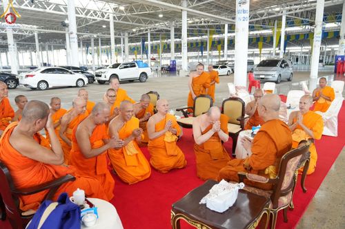 ภาพ No.146075:วันมหารำลึก ครั้งที่ 34 พิธีร่วมรำลึกถึงนักสร้างบารมีที่ล่วงลับไปแล้ว , พิธีสวดพระพุทธมนต์ ณ ห้องแก้วสารพัดนึก 1 วัดพระธรรมกาย วันเสาร์ที่ 27 กรกฎาคม พ.ศ. 2567