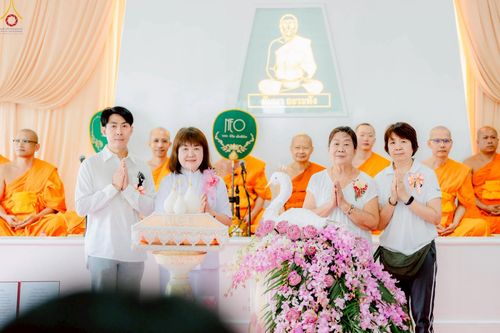 ภาพ No.266815:วันที่ 5 พฤศจิกายน พ.ศ. 2568 พิธีทอดกฐิน ณ อนุสรณ์สถานพระมงคลเทพมุนี  (สด จนฺทสโร) ผู้ค้นพบวิชชาธรรมกาย สถานที่ตั้งมโนปณิธานบวชตลอดชีวิต คลองบางนางแท่น ต.หอมเกร็ด อ.สามพราน จ.นครปฐม
