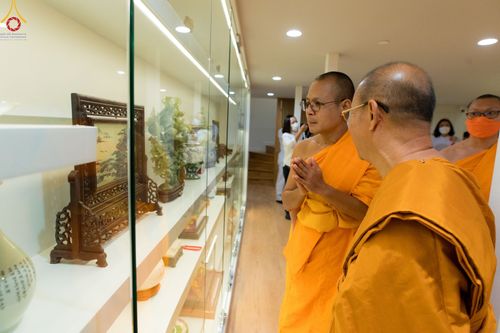 ภาพ No.103714:พิธีเปิดห้องนิทรรศการเพื่อสันติภาพโลก World Peace Lies Within ONE MAN'S VISION   วาระอายุวัฒนมงคล 83 ปี หลวงพ่อทัตตชีโว ณ ชั้น 2 อาคาร 100 ปี คุณยายอาจารย์ฯ วัดพระธรรมกาย วันพฤหัสบดีที่ 21 ธันวาคม พ.ศ. 2566