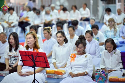 ภาพ No.238082:วันอังคารที่ 12 สิงหาคม พ.ศ. 2568 กิจกรรมวันแม่แห่งชาติ พิธีเปิดห้องปฎิบัติธรรม "กลางใส ใจสว่าง" (World Inner Peace Meditation Room) พิธีลูกกราบคุณแม่-คุณพ่อ พิธีทอดผ้าป่ากองทุนเลี้ยงพระ&กฐิน 30,000 วัด(บูชาธรรมหลวงพ่อ) พิธีไถ่โคท้อง 2 ตัว  ณ วิหารคด 2 ว