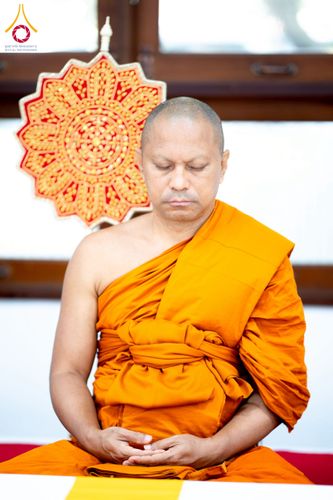 ภาพ No.237624:พิธีเจริญพระพุทธมนต์ ปฏิบัติธรรมเจริญสมาธิภาวนา และทำบุญตักบาตร ถวายพระราชกุศล เนื่องในโอกาสวันเฉลิมพระชนมพรรษา สมเด็จพระนางเจ้าสิริกิติ์ พระบรมราชินีนาถ พระบรมราชชนนีพันปีหลวง วันอังคารที่ 12 สิงหาคม พ.ศ. 2568  ณ อาคารปลูกศรัทธา 2 วัดพระธรรมกาย 