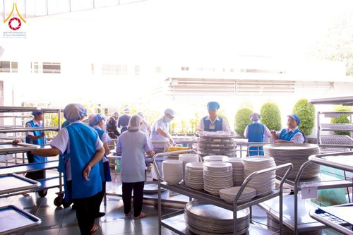 ภาพ No.262666:วันที่ 18,25 ตุลาคม พ.ศ. 2568 พิธีถวายภัตตาหารเมนูสวรรค์ เพื่อการบรรลุธรรม ณ หอฉันคุณยายอาจารย์ฯ วัดพระธรรมกาย