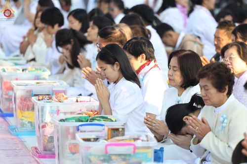 ภาพ No.184706:พิธีตักบาตรพระ 10,000 รูป ครั้งที่ 3 เนื่องในโอกาส 193 ปี จังหวัดกาญจนบุรี อุทิศส่วนกุศลให้แด่บรรพชน และเพื่อช่วยเหลือผู้ประสบภัยพิบัติต่างๆ วันเสาร์ที่ 21 ธันวาคม พ.ศ. 2567