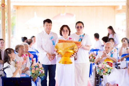 ภาพ No.263176:วันที่ 18 ตุลาคม พ.ศ. 2568 พิธีทอดกฐินสามัคคีเพื่อซื้อที่ดิน  สร้างอาคารครัวและโรงอาหาร  ห้องน้ำพร้อมโรงซักตากชาย-หญิง  และพิธีทอดกฐินสามัคคีทั่วไทย 30,000 วัด  ศูนย์ปฏิบัติธรรมนานาชาติทุ่งแสงธรรม  (Moonastery Meditation Center) ต.แสงอรุณ อ.ทับสะแก จ.ประ