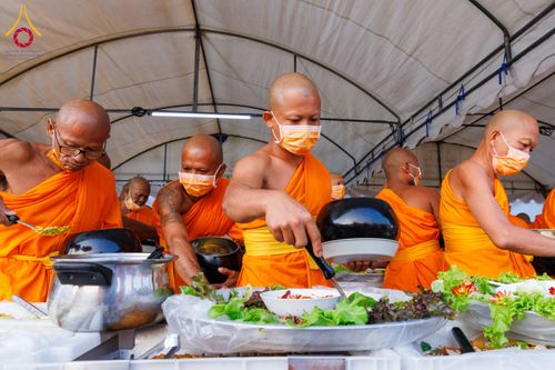 ภาพ No.295923:วันที่ 17 มกราคม พ.ศ. 2569 พิธีถวายภัตตาหารเป็นสังฆทาน แด่พระธรรมยาตรา ณ วัดโบสถ์บน ต.บางคูเวียง จ.นนทบุรี อนุสรณ์สถานลำดับที่ 4 สถานที่เกิดด้วยกายธรรม ในโครงการธรรมยาตรา กตัญญูบูชา มหาปูชนียาจารย์ พระมงคลเทพมุนี(สด จนฺทสโร) พระผู้ปราบมาร อนุสรณ์สถาน 7 แ