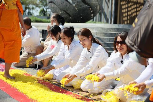 ภาพ No.304202:วันที่ 25 มกราคม พ.ศ. 2569 พิธีต้อนรับพระธรรมยาตรา  รร.สามัคคีราษฏร์บำรุง-วัดพระธรรมกาย ในโครงการธรรมยาตรา กตัญญูบูชา มหาปูชนียาจารย์ พระมงคลเทพมุนี(สด จนฺทสโร) พระผู้ปราบมาร อนุสรณ์สถาน 7 แห่ง ปีที่ 14