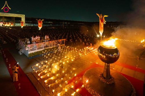 ภาพ No.312347:วันอังคารที่ 3 มีนาคม พ.ศ.2569 พิธีเวียนประทักษิณและจุดมาฆประทีป (ภาพชุดที่ 2) ณ ลานธรรมพระมหาธรรมกายเจดีย์ วัดพระธรรมกาย