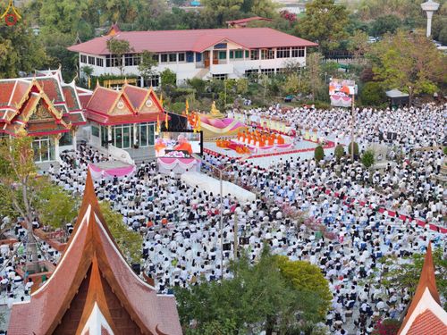 ภาพ No.294008:วันที่ 14 มกราคม พ.ศ. 2569 พิธีจุดประทีปถวายเป็นพุทธบูชา และบูชาธรรมมหาปูชนียาจารย์  ณ วัดสองพี่น้อง ต.ต้นตาล อ.สองพี่น้อง จ.สุพรรณบุรี ในโครงการธรรมยาตรา กตัญญูบูชา มหาปูชนียาจารย์ พระมงคลเทพมุนี(สด จนฺทสโร) พระผู้ปราบมาร อนุสรณ์สถาน 7 แห่ง ปีที่ 14