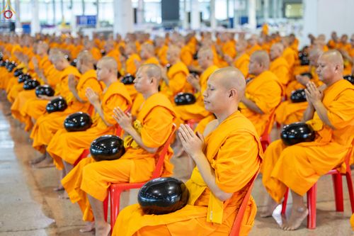 ภาพ No.311288:วันอาทิตย์ต้นเดือนที่ 1 มีนาคม พ.ศ.2569 พิธีตักบาตร และ พิธีบูชาข้าวพระ ณ สภาธรรมกายสากล วัดพระธรรมกาย