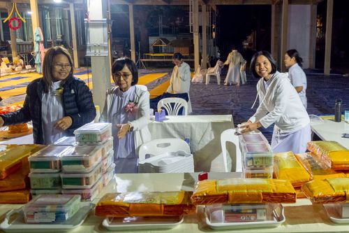 ภาพ No.292493:วันที่ 12 มกราคม พ.ศ. 2569 พิธีถวายภัตตาหารเป็นสังฆทาน แด่พระธรรมยาตรา ณ อนุสรณ์สถานมหาวิหารพระมงคลเทพมุนี (โลตัสแลนด์) อ.สองพี่น้อง จ.สุพรรณบุรี ในโครงการธรรมยาตรา กตัญญูบูชา มหาปูชนียาจารย์ พระมงคลเทพมุนี(สด จนฺทสโร) พระผู้ปราบมาร อนุสรณ์สถาน 7 แห่ง ปี