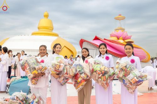ภาพ No.118667:พิธีตักบาตรพระธรรมยาตรา ปีที่ 12 ณ อนุสรณ์สถานลำดับที่ 5 สถานที่เผยแผ่วิชชาธรรมกายครั้งแรก อนุสรณ์สถานบางปลา จ.นครปฐม วันที่ 25 มกราคม พ.ศ. 2567