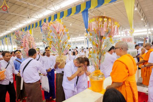 ภาพ No.167903:พิธีทอดกฐิน และ พิธีกรานกฐิน ในวันอาทิตย์ที่ 3 พฤศจิกายน พ.ศ. 2567 ณ วัดพระธรรมกาย จ.ปทุมธานี