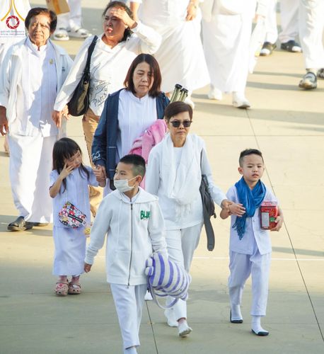 ภาพ No.187936:พิธีตักบาตรฉลองพระใหม่ ต้อนรับพุทธศักราช 2568 ณ ลานธรรมพระมหาธรรมกายเจดีย์ วัดพระธรรมกาย จ.ปทุมธานี วันที่ 1 มกราคม พ.ศ. 2568