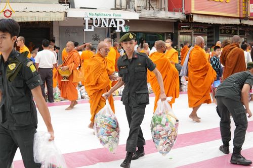 ภาพ No.126972:V.30 เต็มที่ เพื่อโคราช การเตรียมงาน ปฏิบัติงาน และเก็บงาน ของเจ้าหน้าที่หน่วยงานต่างๆ ทุกภาคส่วน เพื่อพิธีทำบุญเมืองนครราชสีมา ฉลอง 556 ปี ตักบาตรพระ 10,000 รูป ในวันเสาร์ที่ 2 มีนาคม พ.ศ.2567 ณ อนุสาวรีย์ท้าวสุรนารี จ.นครราชสีมา จัดโดย คณะสงฆ์จังหวัดนค