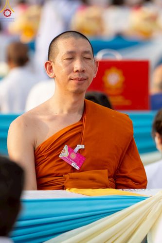 ภาพ No.221761:วันอังคารที่ 22 เมษายน พ.ศ. 2568 ภาพพิธีถวายมหาสังฆทานคณะสงฆ์ 40,000 กว่าวัดทั่วประเทศ เนื่องในวันคุ้มครองโลก ชุดที่ 2 (ปลื้มให้สมการรอคอย) ณ ลานธรรมพระมหาธรรมกายเจดีย์ วัดพระธรรมกาย