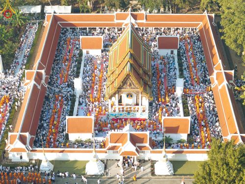 ภาพ No.197839:พิธีตักบาตรพระธรรมยาตรา ณ อนุสรณ์สถานลำดับที่ 4 สถานที่เกิดด้วยกายธรรม วัดโบสถ์(บน) ต.บางคูเวียง จ.นนทบุรี ในโครงการธรรมยาตรา กตัญญูบูชา มหาปูชนียาจารย์ พระมงคลเทพมุนี(สด จนฺทสโร) พระผู้ปราบมาร อนุสรณ์สถาน 7 แห่ง ปีที่ 13 วันที่ 19 มกราคม พ.ศ. 2568