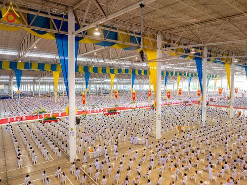 ภาพ No.215588:วันอาทิตย์ต้นเดือนที่ 6 เมษายน พ.ศ. 2568 ขบวนอัญเชิญผ้าป่าสมทบ มหาสังฆทาน 40,000 กว่าวัดทั่วประเทศ ณ สภาธรรมกายสากล วัดพระธรรมกาย