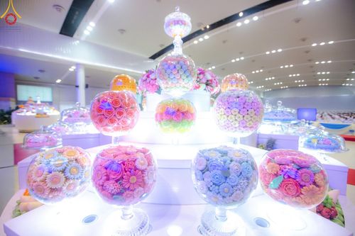 ภาพ No.139264:พิธีตักบาตร , พิธีบูชาข้าวพระ ณ ห้องแก้วสารพัด 1 สภาธรรมกายสากล วัดพระธรรมกาย วันอาทิตย์ต้นเดือนที่ 2 มิถุนายน พ.ศ. 2567