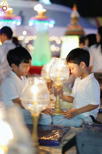 ภาพ No.192835:พิธีจุดประทีปถวายเป็นพุทธบูชา และบูชาธรรมมหาปูชนียาจารย์ ณ อนุสรณ์สถานคลองบางนางแท่น อ.สามพราน จ.นครปฐม ในโครงการธรรมยาตรา กตัญญูบูชา มหาปูชนียาจารย์ พระมงคลเทพมุนี(สด จนฺทสโร) พระผู้ปราบมาร อนุสรณ์สถาน 7 แห่ง ปีที่ 13 วันที่ 10 มกราคม พ.ศ. 2568