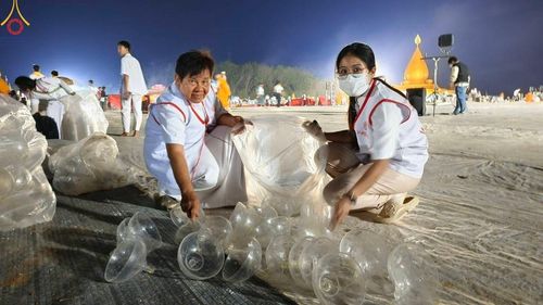 ภาพ No.130203:V.34 เพื่อธรรมเพื่อบางกล่ำ การรับบุญของเจ้าหน้าที่หน่วยงานต่างๆ  เพื่องานธรรมยาตราอัญเชิญพระบรมสารีริกธาตุ ประดิษฐาน ณ มหารัตนเจดีย์สิริปทุมสวรรค์ (เจดีย์อริยพุทธะ 5 พระองค์) ณ ศูนย์ปฏิบัติธรรมภาคใต้ อ.บางกล่ำ จ.สงขลา ระหว่างวันที่ 9-10 มีนาคม พ.ศ. 2567