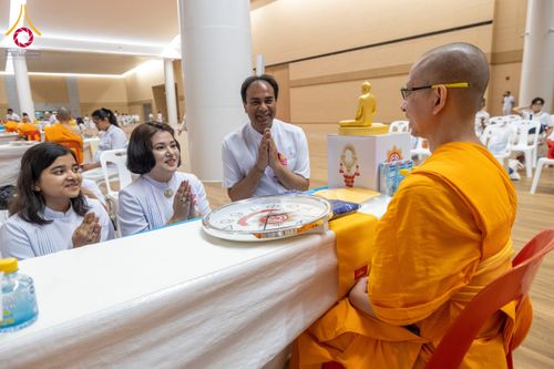 ภาพ No.60143:พิธีเจริญพระพุทธมนต์ "ฉลองอายุวัฒนมงคล 80 ปี หลวงพ่อธัมมชโย" พิธีถวายไทยธรรม คณะสงฆ์ 10,000 กว่าวัดทั่วประเทศ ในวันคุ้มครองโลก วันจันทร์ที่ 22 เมษายน พ.ศ. 2567 ณ สภาธรรมกายสากล วัดพระธรรมกาย จ.ปทุมธานี