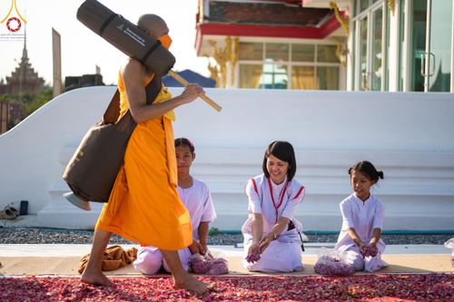 ภาพ No.110587:พิธีต้อนรับพระธรรมยาตรา ในโครงการธรรมยาตรากตัญญูบูชา มหาปูชนียาจารย์ พระมงคลเทพมุนี(สด จนฺทสโร) พระผู้ปราบมาร อนุสรณ์สถาน 7 แห่ง ปีที่ 12 วันที่ 11 มกราคม พ.ศ. 2567 ณ อนุสรณ์สถานลำดับที่ 3 สถานที่เกิดใหม่ในเพศสมณะ วัดสองพี่น้อง จ.สุพรรณบุรี