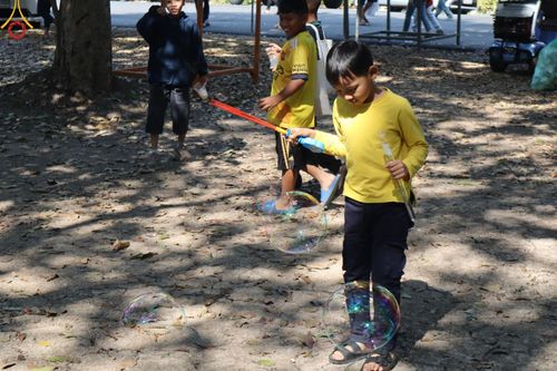 ภาพ No.194064:วัดพระธรรมกาย จัดงานวันเด็กแห่งชาติ ประจำปี พ.ศ.2568 ออกร้านอาหาร 200 ร้าน มอบของขวัญหลายหมื่นชิ้น วันที่ 12 มกราคม พ.ศ. 2568 วัดพระธรรมกาย อ.คลองหลวง จ.ปทุมธานี