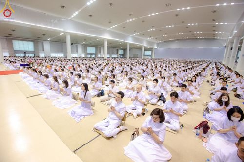 ภาพ No.136763:พิธีตักบาตร พิธีบูชาข้าวพระ ในวันอาทิตย์ต้นเดือนที่ 5 พฤษภาคม พ.ศ. 2567 ณ วัดพระธรรมกาย จ.ปทุมธานี