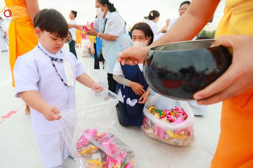 ภาพ No.118665:พิธีตักบาตรพระธรรมยาตรา ปีที่ 12 ณ อนุสรณ์สถานลำดับที่ 5 สถานที่เผยแผ่วิชชาธรรมกายครั้งแรก อนุสรณ์สถานบางปลา จ.นครปฐม วันที่ 25 มกราคม พ.ศ. 2567