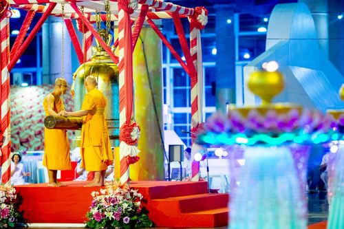 ภาพ No.224161:วันวิสาขบูชา วันอาทิตย์ที่ 11 พฤษภาคม พ.ศ. 2568 พิธีจุดวิสาขประทีป ,  พิธีเวียนประทักษิณรอบพระมหาธรรมกายเจดีย์ , พิธีฉลองชัยสวดมนต์บทธัมมจักกัปปวัตตนสูตร ครบ 7,357,000,000 จบ ณ มหารัตนวิหารคด วัดพระธรรมกาย