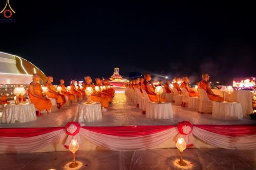 ภาพ No.118383:พิธีจุดประทีปถวายเป็นพุทธบูชา และบูชาธรรมมหาปูชนียาจารย์ พระมงคลเทพมุนี(สด จนฺทสโร) วันที่ 24 มกราคม พ.ศ. 2567 ณ อนุสรณ์สถานบางปลา อ.บางเลน จ.นครปฐม