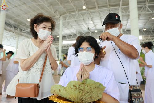 ภาพ No.83552:พิธีตัดปอยผมและปลงผม ในโครงการบรรพชาอุปสมบทหมู่ ธรรมทายาทรุ่นเข้าพรรษา ณ วัดพระธรรมกาย วันอาทิตย์ที่ 16 กรกฎาคม พ.ศ.2566