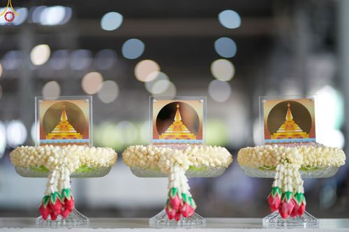 ภาพ No.79042:พิธีวางแผ่นจารึกชื่อ และพิธีวางพวงมาลัยสักการะพระบรมพุทธเจ้า ณ สภาธรรมกายสากล วัดพระธรรมกาย วันที่ 2 เมษายน พ.ศ. 2566