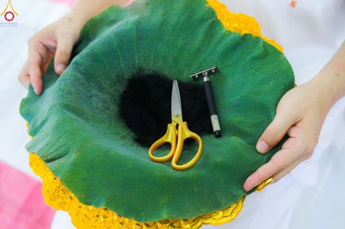 ภาพ No.83224:พิธีตัดปอยผมและปลงผม ในโครงการบรรพชาอุปสมบทหมู่ ธรรมทายาทนานาชาติ (ภาคภาษาจีน) รุ่นที่ 18 ณ วัดพระธรรมกาย วันเสาร์ที่ 8 กรกฎาคม พ.ศ.2566