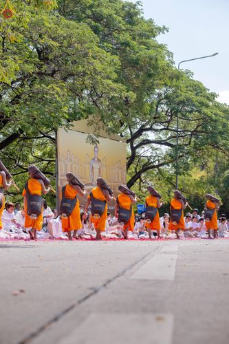 ภาพ No.304715:วันที่ 25 มกราคม พ.ศ. 2569 พิธีต้อนรับพระธรรมยาตรา (ภาพชุดที่ 2) รร.สามัคคีราษฏร์บำรุง-วัดพระธรรมกาย ในโครงการธรรมยาตรา กตัญญูบูชา มหาปูชนียาจารย์ พระมงคลเทพมุนี(สด จนฺทสโร) พระผู้ปราบมาร อนุสรณ์สถาน 7 แห่ง ปีที่ 14