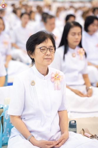 ภาพ No.345529:วันพฤหัสบดีที่ 27 สิงหาคม พ.ศ.2569 พิธีภาคสาย ปฏิบัติธรรมร่วมกัน เนื่องในวันธรรมชัย ณ สภาธรรมกายสากล วัดพระธรรมกาย