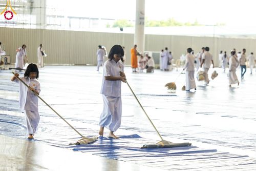 ภาพ No.99676:พิธีตักบาตรวันอาทิตย์ต้นเดือน ณ สภาธรรมกายสากล วัดพระธรรมกาย จ.ปทุมธานี วันอาทิตย์ที่ 3 ธันวาคม พ.ศ. 2566