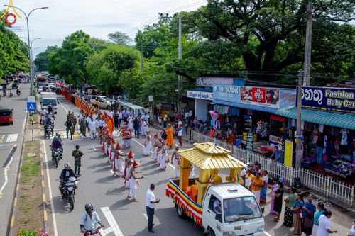 ภาพ No.139890:PhotoStory มหาศรัทธา ธรรมยาตราศรีลังกา EP.2 พิธีเปิดโครงการสยาม-ลังกา ธรรมยาตรา ฉลองเทศกาลวิสาขบูชาแห่งชาติ ศรีลังกา บูชาธรรม 80 ปีหลวงพ่อธัมมชโย เมื่อวันที่ 17 พฤษภาคม พ.ศ. 2567