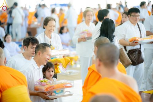 ภาพ No.147780:พิธีถวายภัตตาหารเมนูสวรรค์ ในพรรษาแห่งการเข้าถึงธรรม วันเสาร์ที่ 10 สิงหาคม พ.ศ. 2567 ณ หอฉันคุณยายอาจารย์ฯ วัดพระธรรมกาย