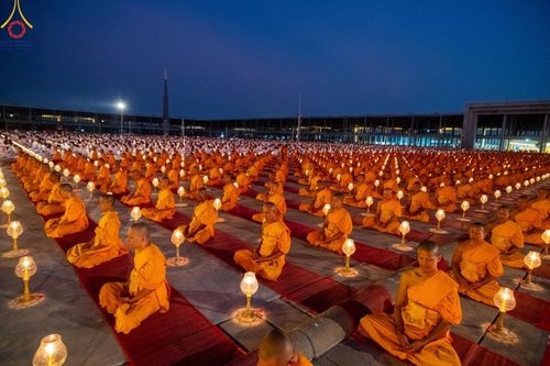 ภาพ No.204537:พิธีจุดประทีปถวายเป็นพุทธบูชา และบูชาธรรมมหาปูชนียาจารย์ ณ วัดพระธรรมกาย ตำบลคลองสาม อำเภอคลองหลวง จังหวัดปทุมธานี ในโครงการธรรมยาตรา กตัญญูบูชา มหาปูชนียาจารย์ พระมงคลเทพมุนี(สด จนฺทสโร) พระผู้ปราบมาร ปีที่ 13 วันที่ 31 มกราคม พ.ศ. 2568